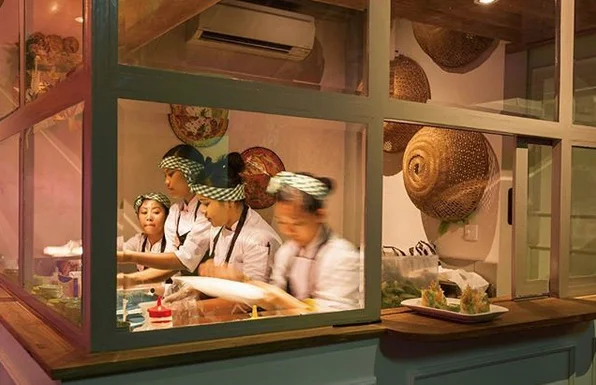 romantic restaurants in bali - saigon street